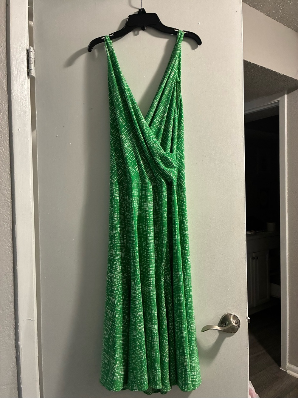 BCBGMaxAzria Green Sleeveless V-Neck Midi Dress